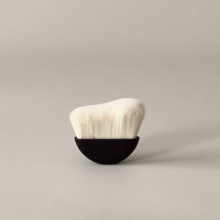 Dry Shampoo Brush Kontrast Interiør